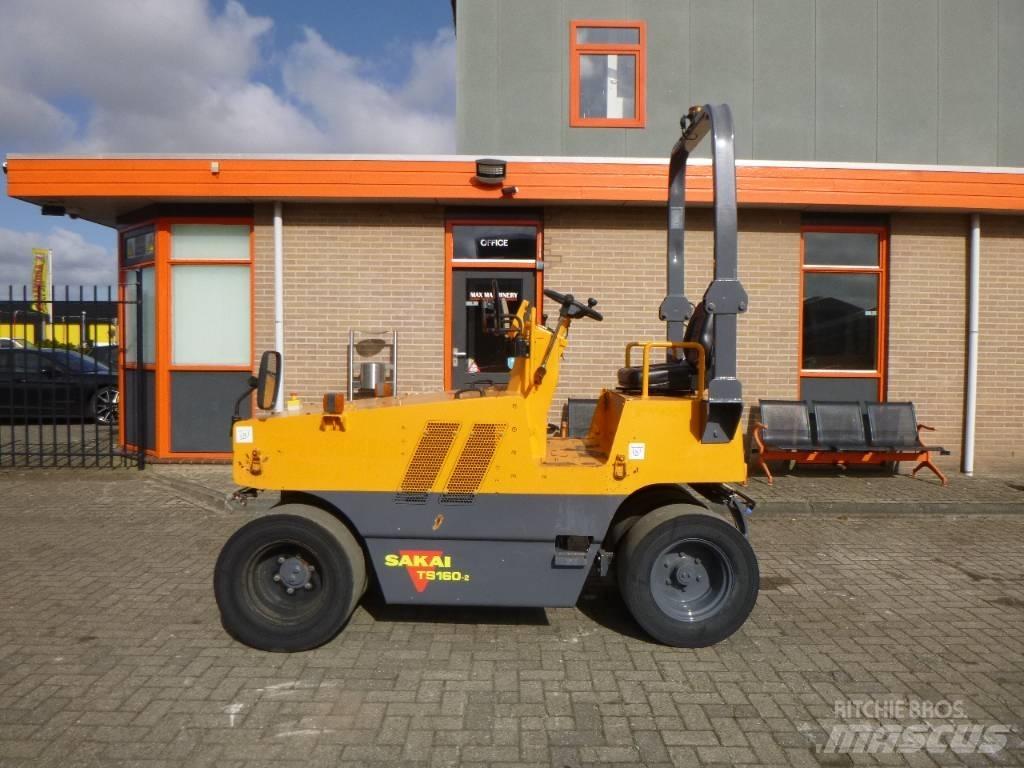 Sakai TS160-2 Пневматични гумени  ролки
