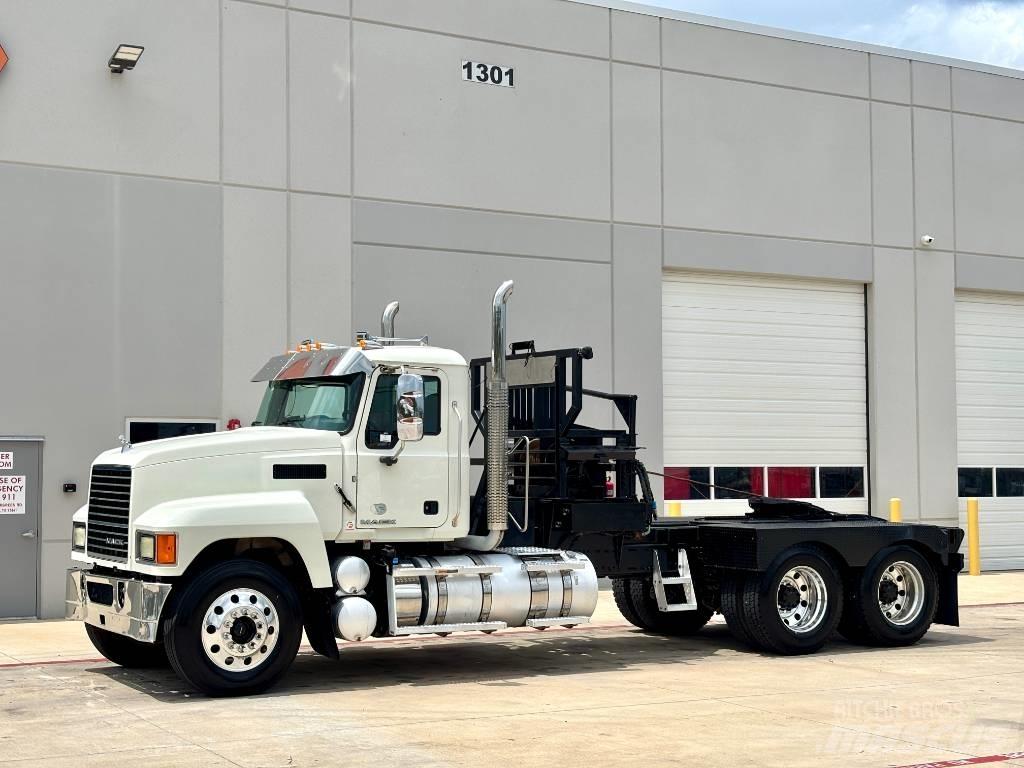 Mack CHU 613 Автомобили за пътна помощ
