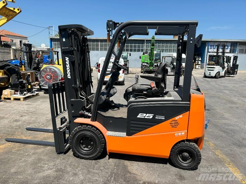 Doosan B 25 NS Електрически вилични кари-повдигачи