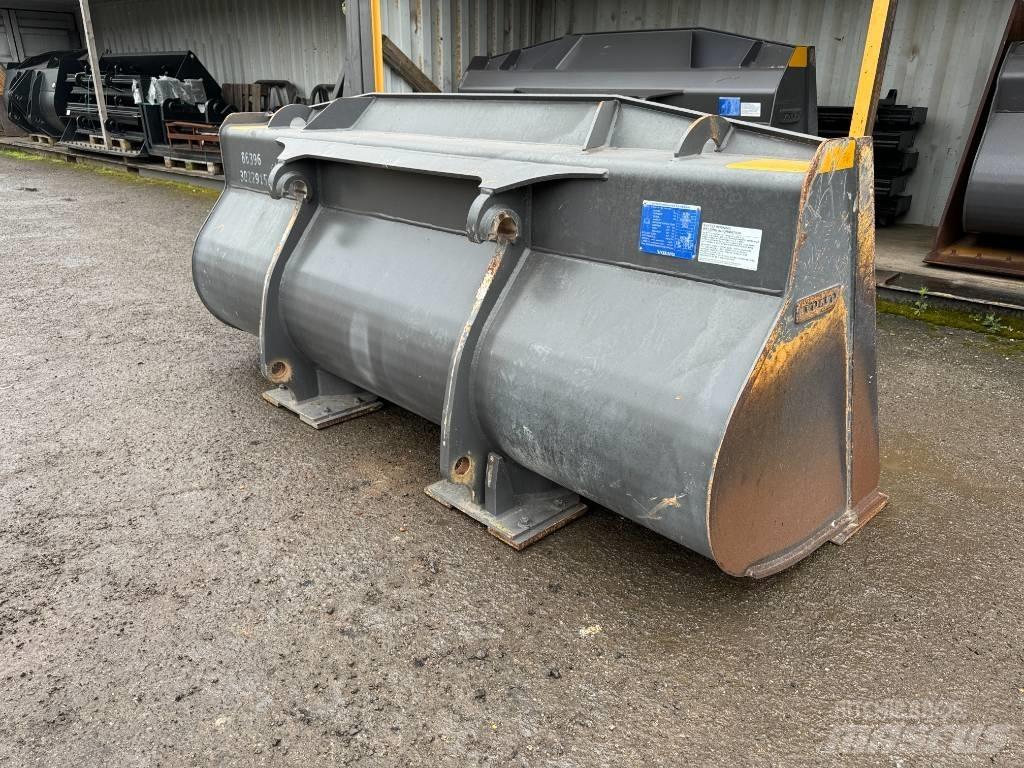 Volvo 1.6m Bucket Кофи