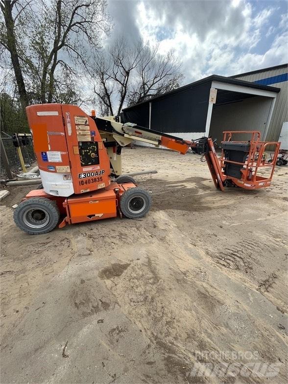 JLG E 300 AJP Ножични работни платформи