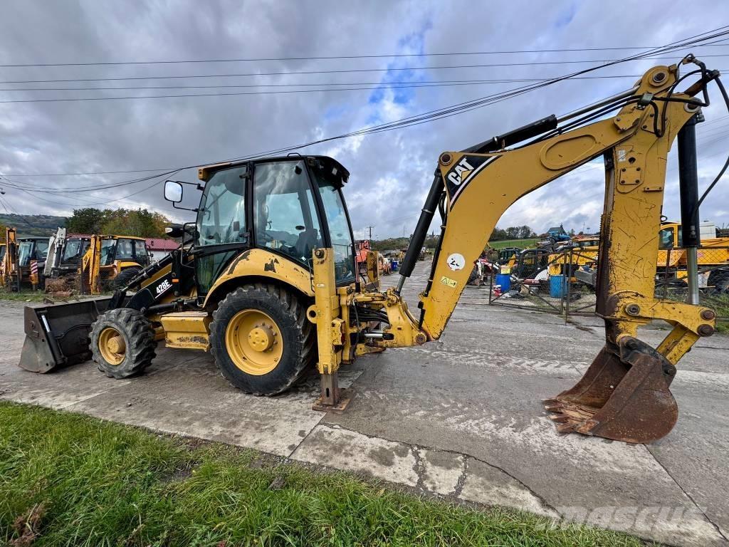 CAT 428 E Товарач със заден ексватор