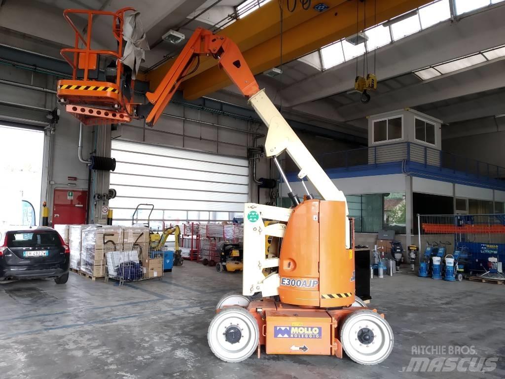 JLG E 300 AJP Съчленени стрелови подемници