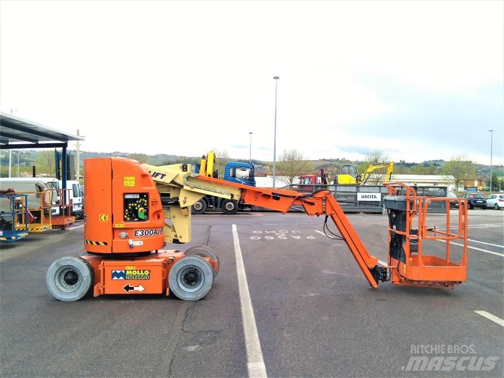 JLG E 300 AJP Съчленени стрелови подемници