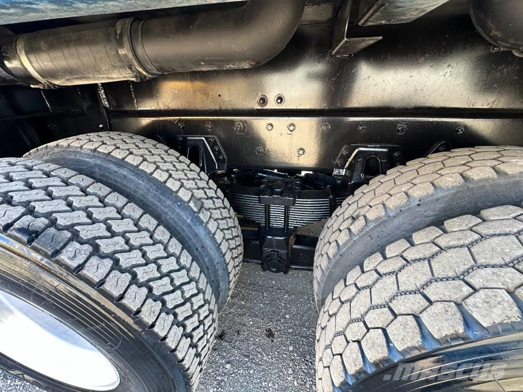 Freightliner 114 SD Комби / вакуум камиони
