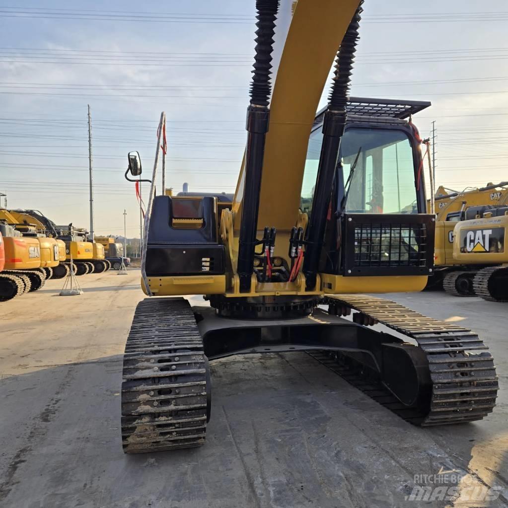 CAT 330 D2 Средни екскаватори 7т - 12т