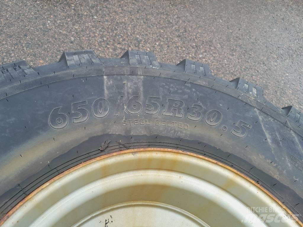 BKT 650/60R30,5 Hjul Колелета/Гуми