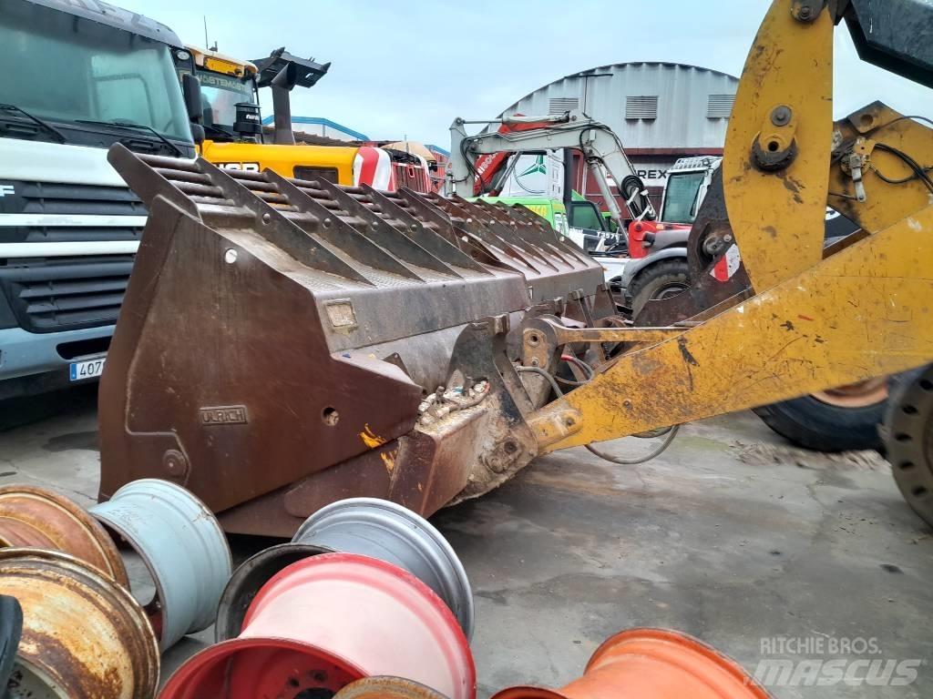 CAT 926 m Колесни товарачи