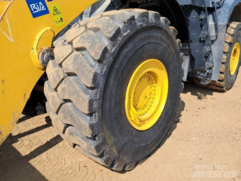 Komatsu WA500-8E0 Колесни товарачи