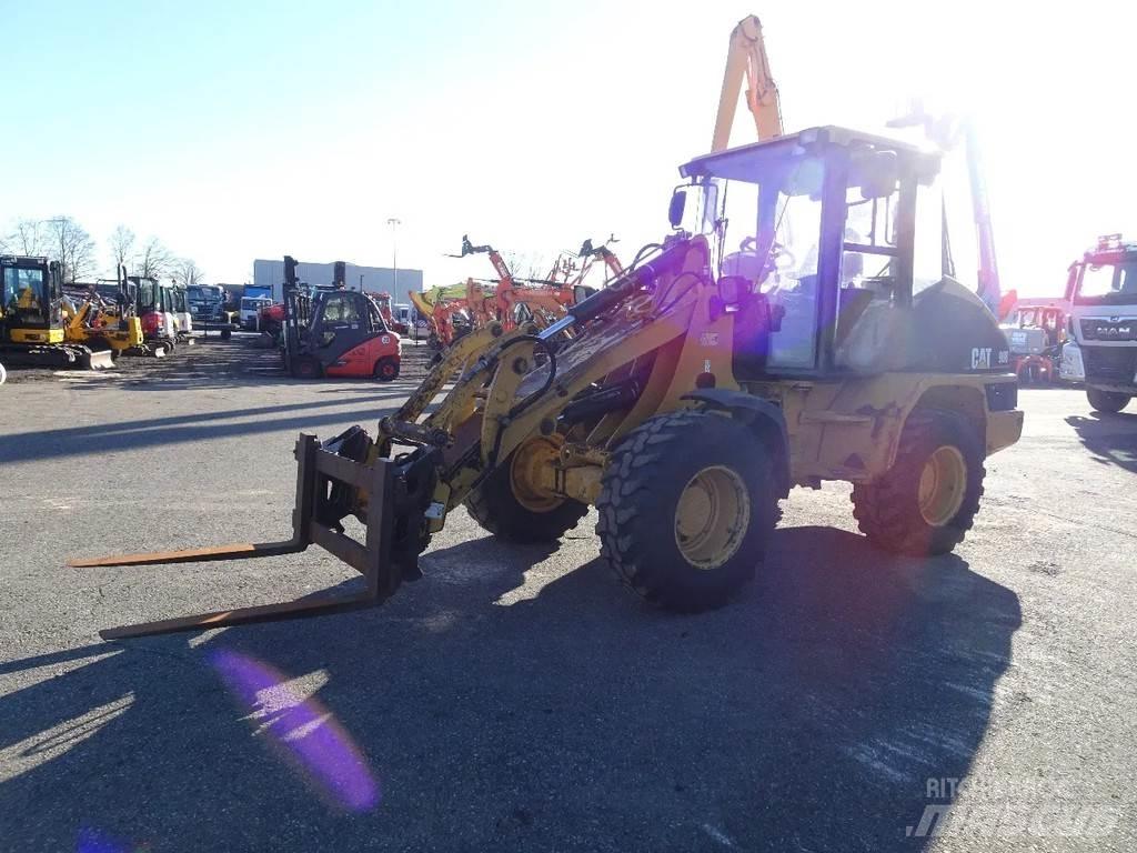 CAT 908 Колесни товарачи