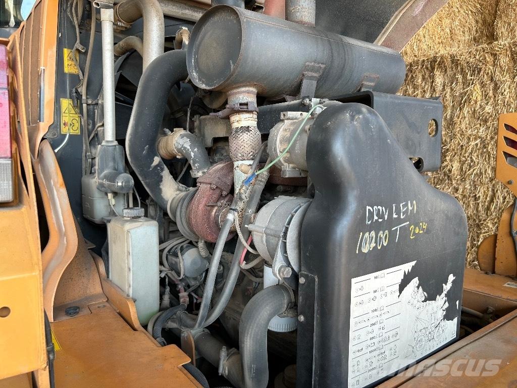 CASE 821 E Колесни товарачи