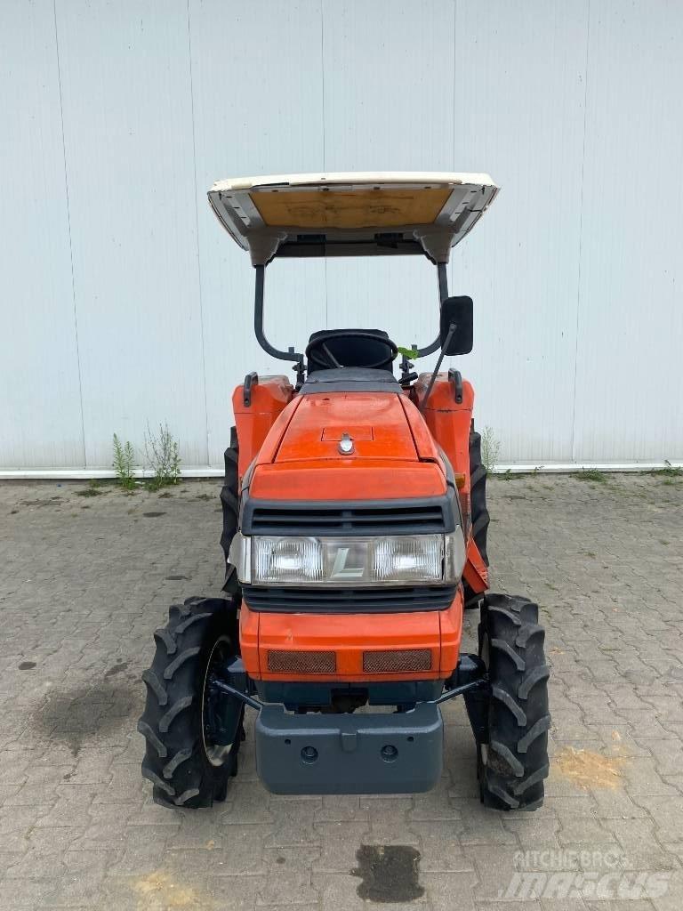 Kubota GL241 Компактни трактори