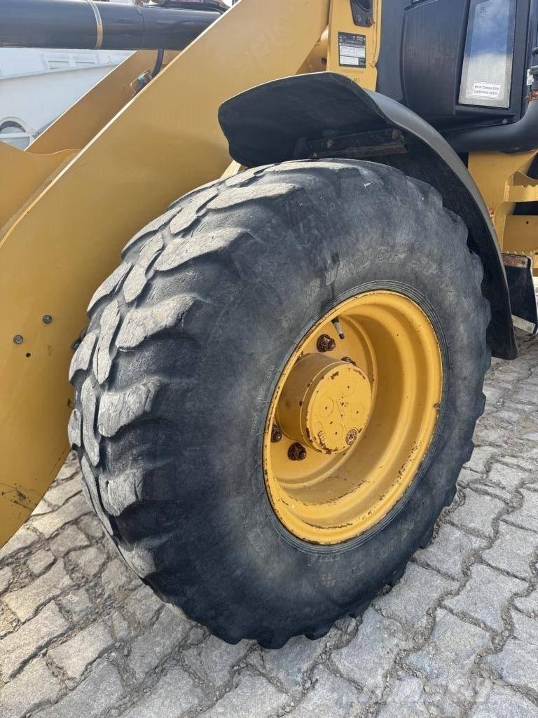 CAT 908M Колесни товарачи