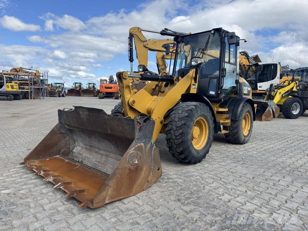 CAT 908M Колесни товарачи