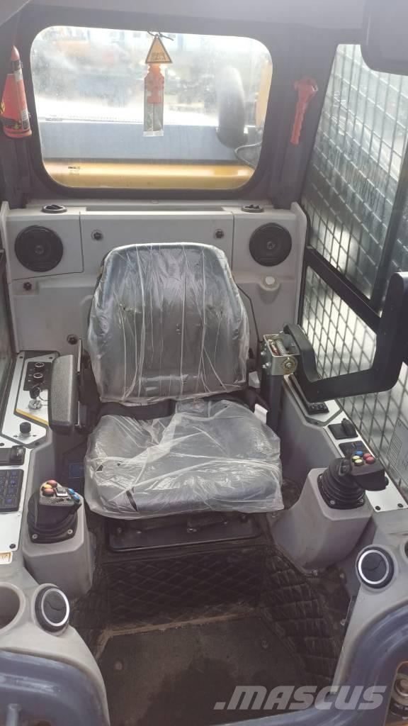 XCMG XC7-TV12 Верижен товарач