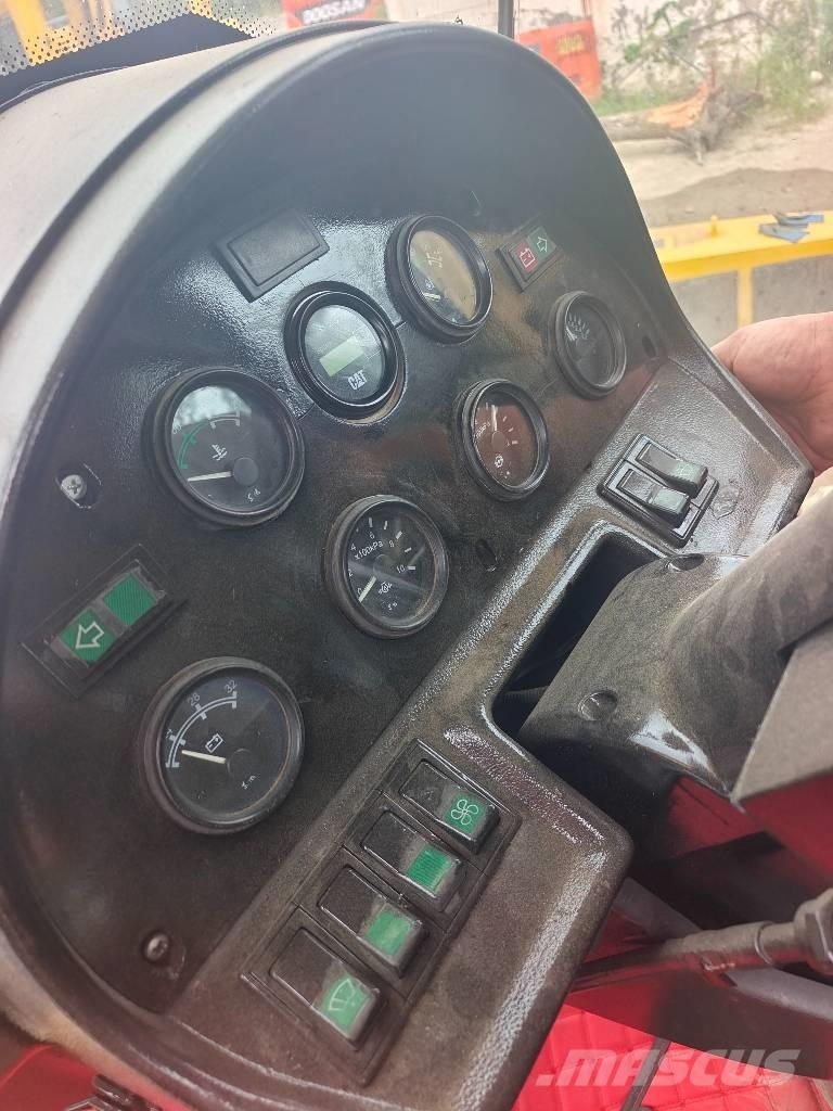 CAT 966H Колесни товарачи