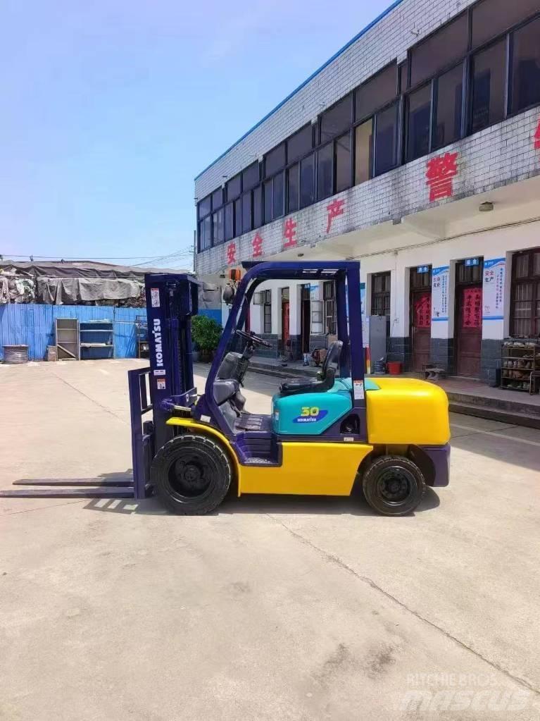 Komatsu FD 30 Дизелови камиони