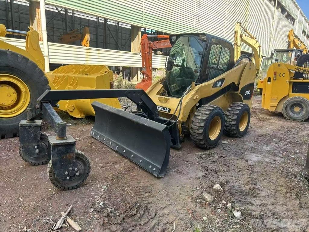 CAT 246 C Мини товарачи
