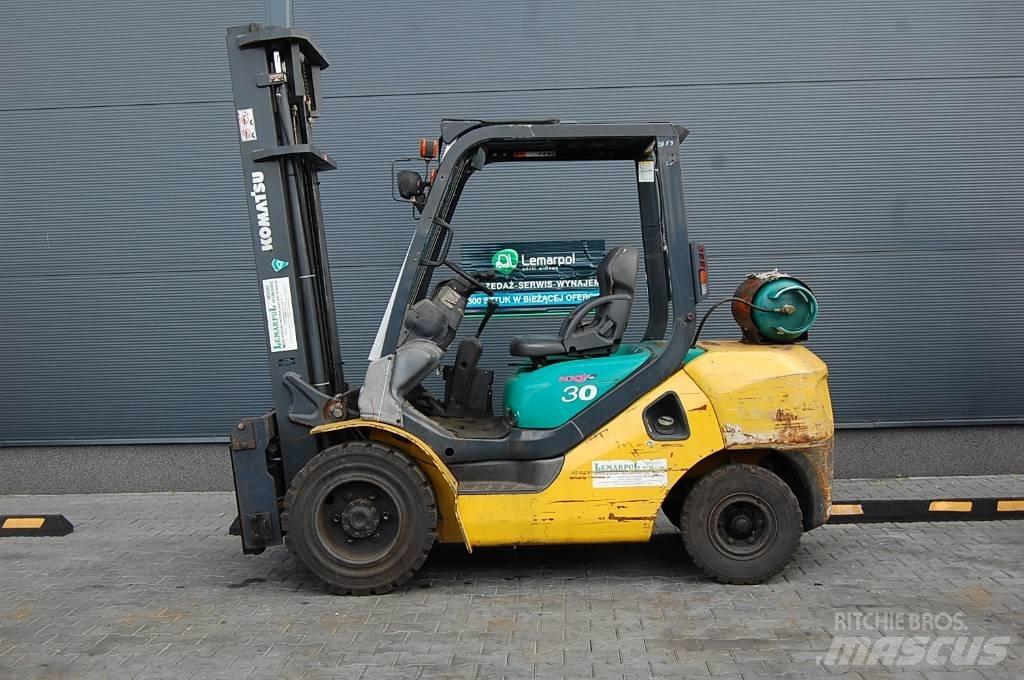 Komatsu FG30C-16 Вилични кари-повдигачи - други