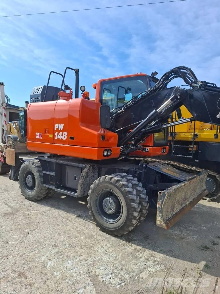 Komatsu PW 148-11 Колесни екскаватори