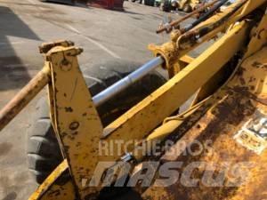 CAT 910 Колесни товарачи