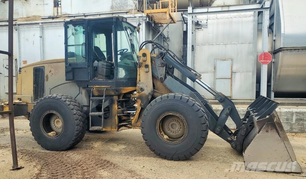 CAT IT38G Колесни товарачи