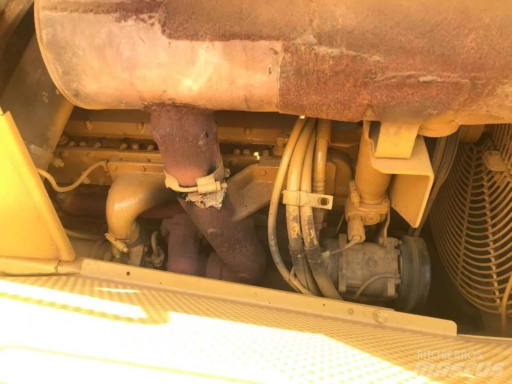 CAT D 6 G Верижни булдозери
