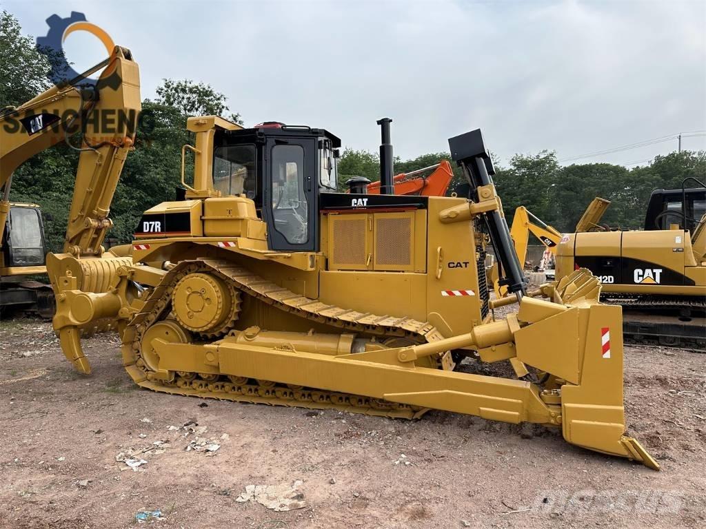 CAT D 7 R Верижни булдозери
