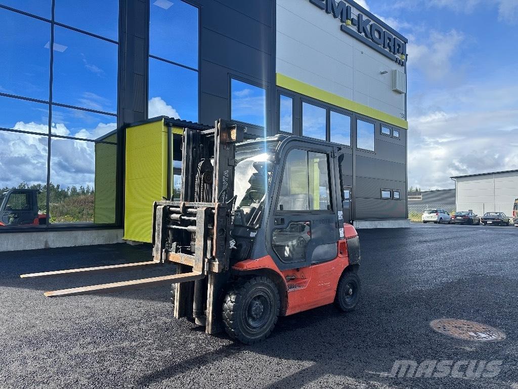 Toyota 02-7 FDF 25 Дизелови камиони