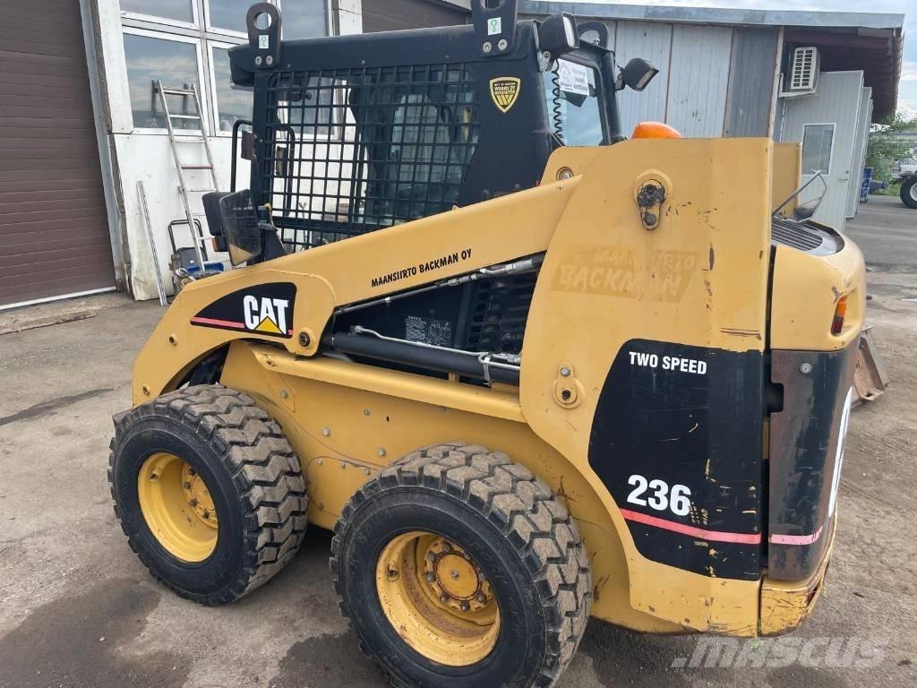 CAT 236 Мини товарачи
