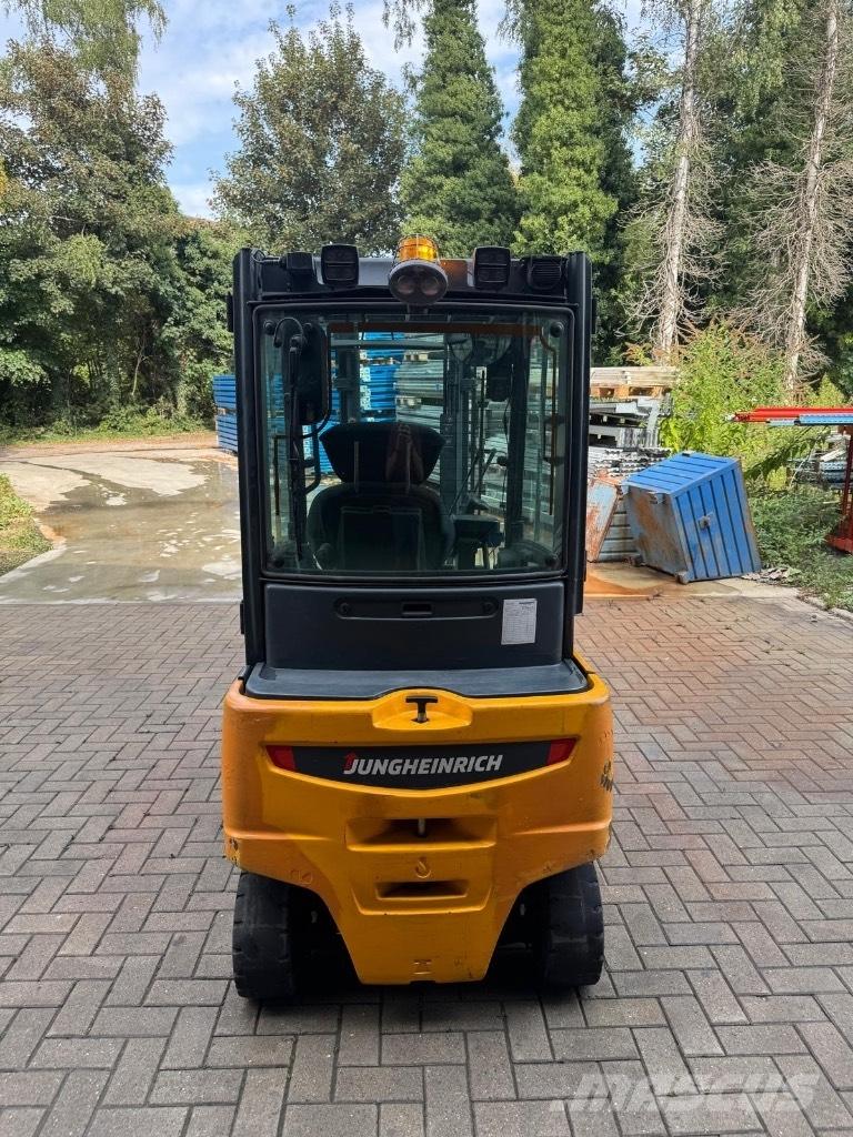 Jungheinrich EFG320 Електрически вилични кари-повдигачи