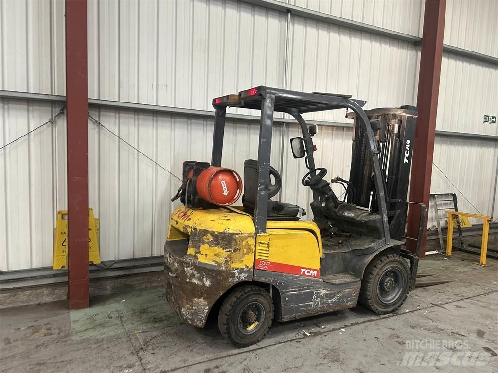 TCM FG25T3 Камиони с АГУ
