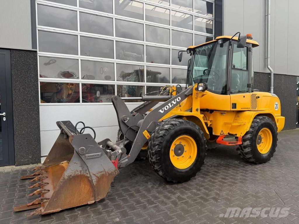 Volvo L30G Колесни товарачи