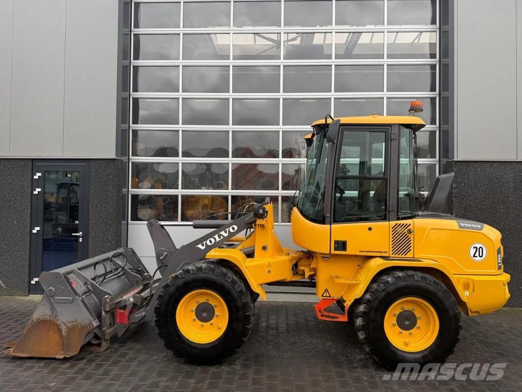 Volvo L30G Колесни товарачи