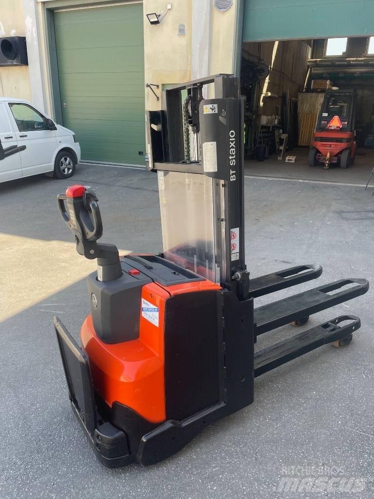 BT SWE200D Колички високоповдигачи с теглич