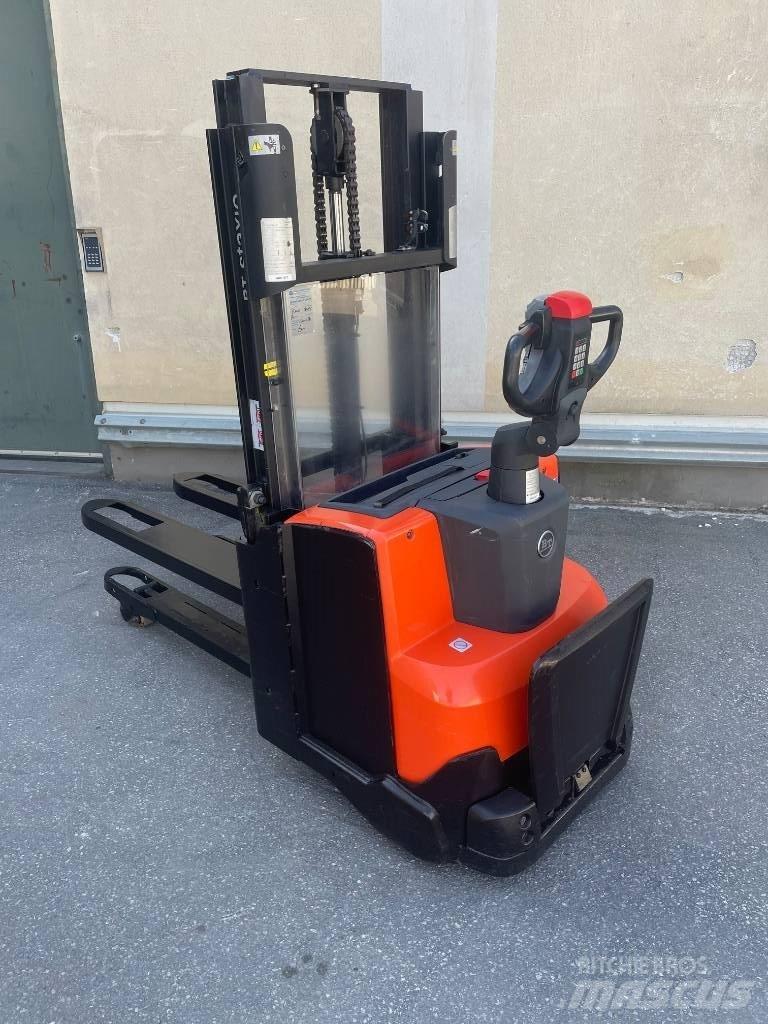 BT SWE200D Колички високоповдигачи с теглич