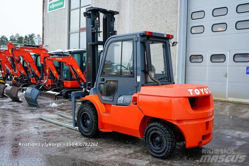 Toyota 42-7DA50 Дизелови камиони