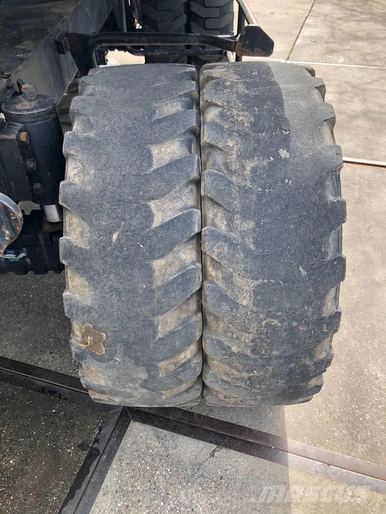 Etec 813B Колесни екскаватори