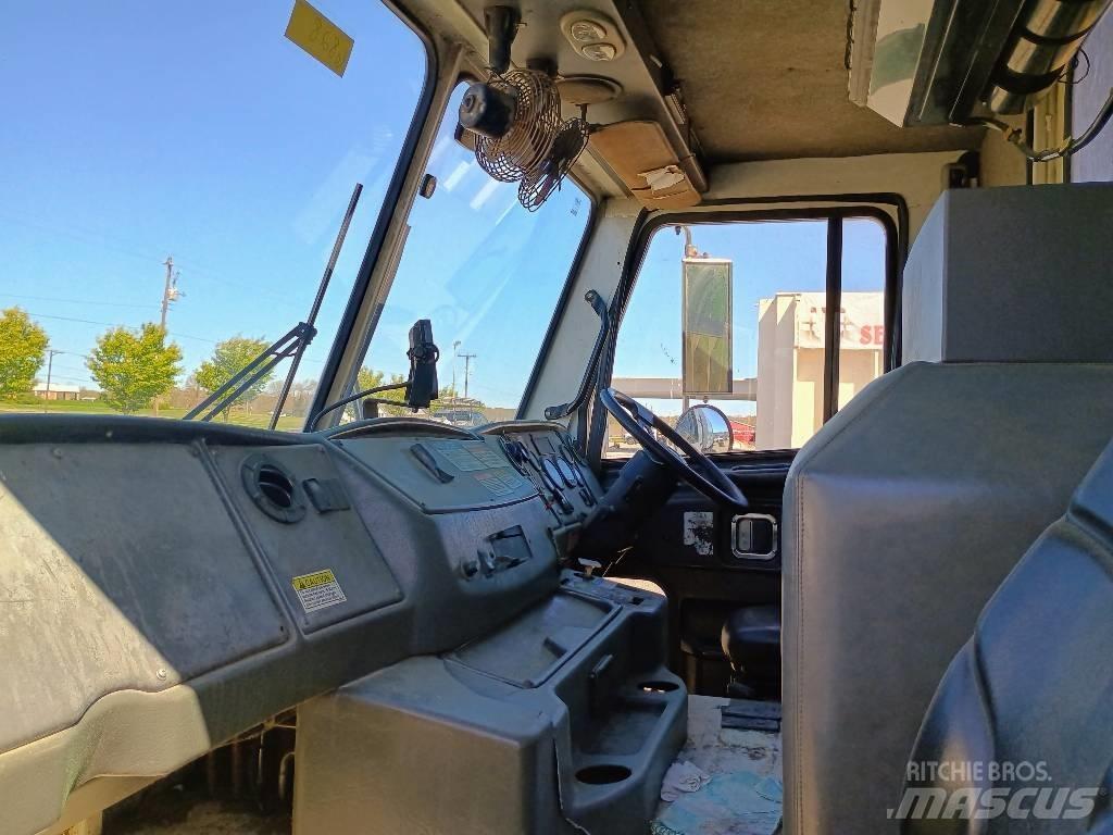  2011 Crane Carrier Камиони за отпадъци