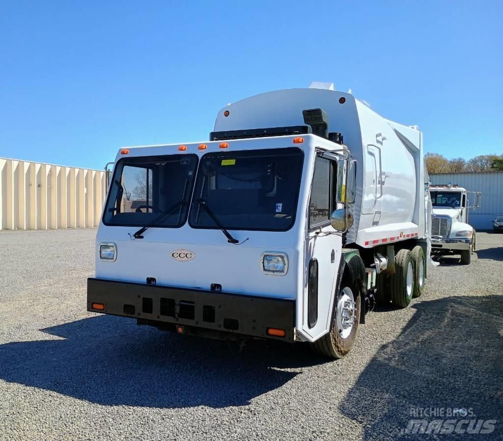  2011 Crane Carrier Камиони за отпадъци