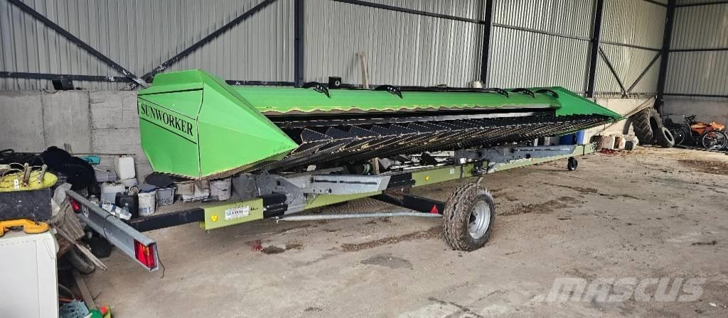 CLAAS Tucano 440 Комбайни