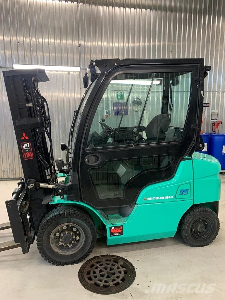 Mitsubishi FD 25 N2 Дизелови камиони
