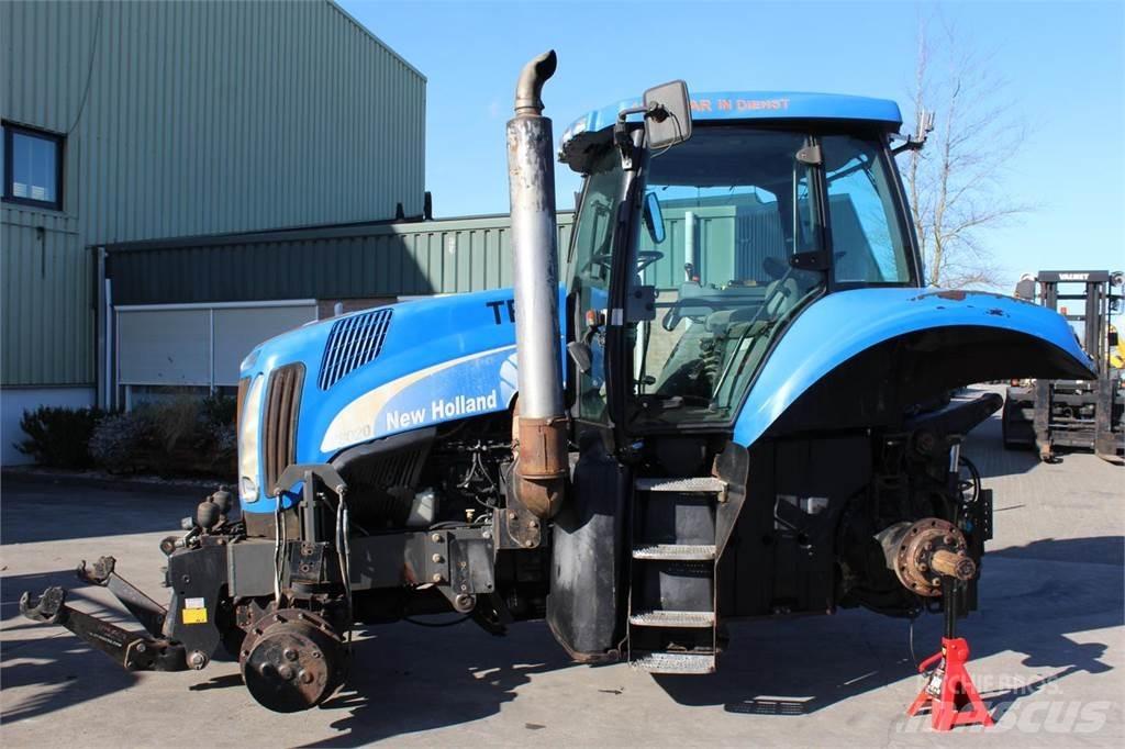 New Holland T8020 Трактори