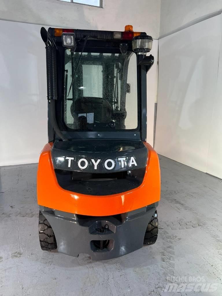 Toyota 02-8 FD F 25 Дизелови камиони