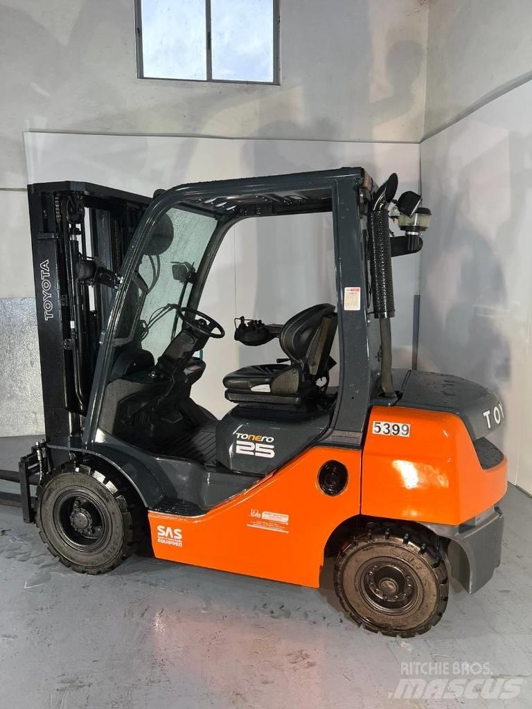 Toyota 02-8 FD F 25 Дизелови камиони