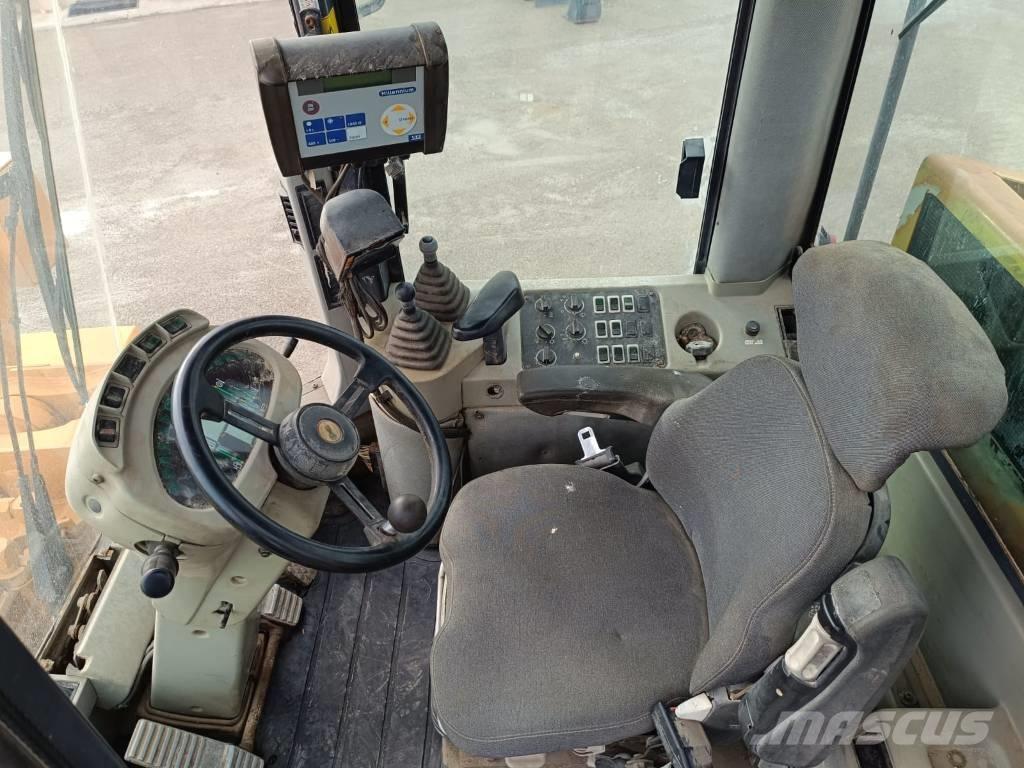 CASE 821C Колесни товарачи