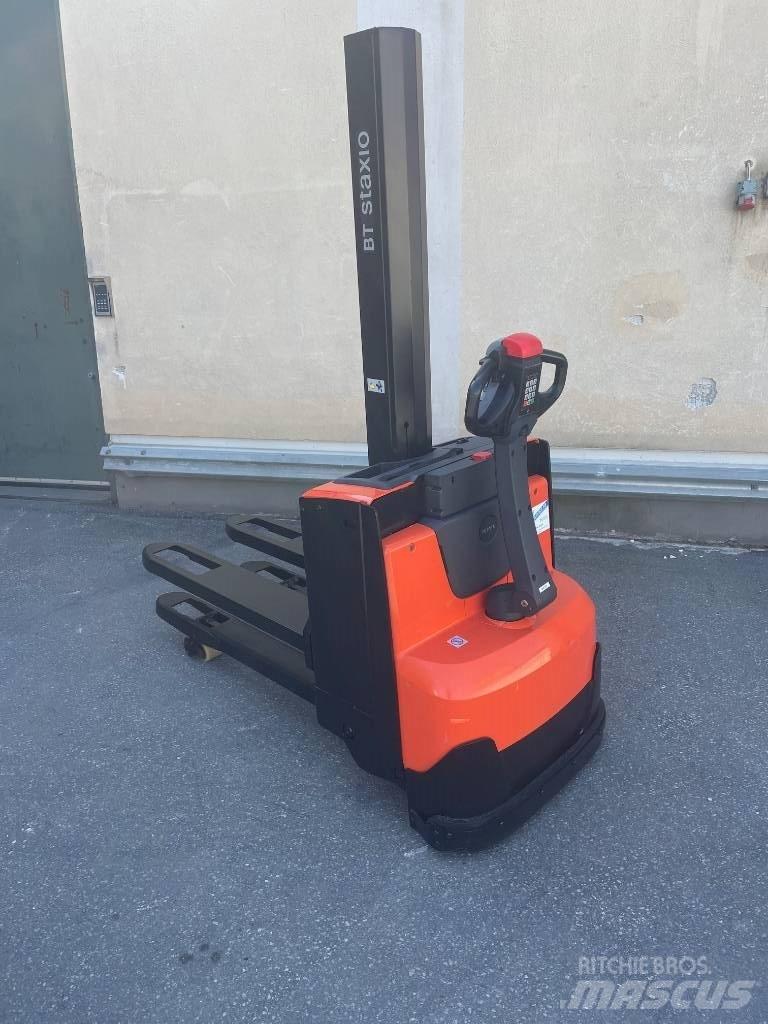 BT SWE080L Колички високоповдигачи с теглич