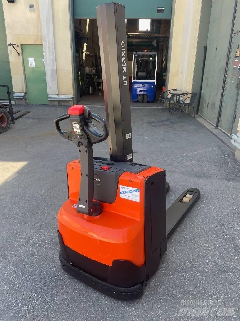 BT SWE080L Колички високоповдигачи с теглич
