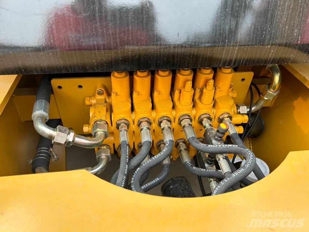 CAT 420 F Товарач със заден ексватор