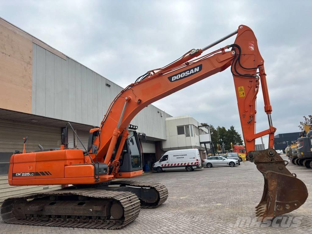 Doosan DX 225 LC Верижен екскаватор